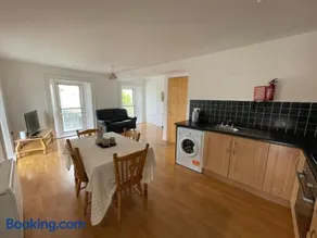 Bridge View Apartment - Image 3