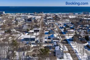2BR Retreat in Downtown Old Orchard - Image 3