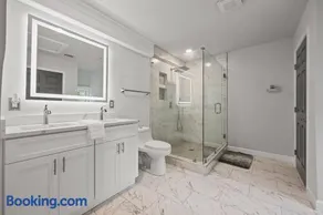 Bright 3BR Upstairs Unit - Summerhill - Image 3