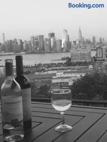 Triple See NY Now - Sleeps 41 -15 Mins to NYC - Image 2