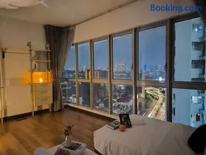 City Skyline View Residence by Rainbow near PWTC - Image 1