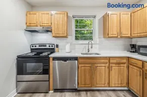 Pine Brook 118 I Modern Corporate 2bd I Parking - Image 4