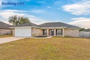 Comfortable 3BR for Families Near Blackwater - Image 2