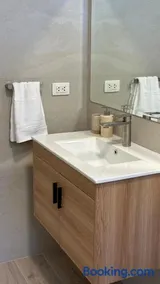 Private Room in Seafront House - Image 4