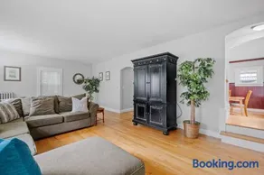 North End Single Family 4 Bed 2 Bath - Image 4