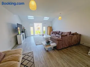 Coastal Retreat Bognor - Image 2