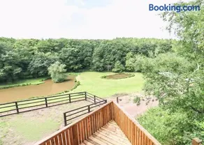 The View - Peaceful Duplex Apartment with Views, Parking & Wifi - Image 5