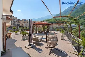 Appartamento con giardino e terrazza | Vista sul giardino - Image 5