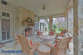 Crab Orchard Estate in Valle Crucis w Fireplace - Image 2