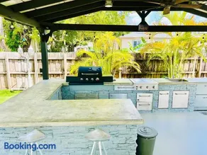 Tropical House with Summer Kitchen and pool 3BR- Oasis in Miami! - Image 4