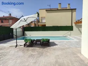Casa en Empordà con piscina grande propia - Image 3