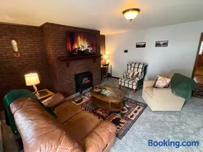 Hidden Cabin Vibes Cozy Fireplace Retreat - Image 2