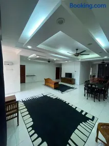 Homestay Taman Azura 4 Bedrooms 4 AC WIFI & COWAY - Image 2