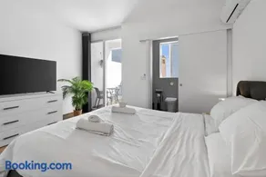 Top Floor Penthouse with Valletta Views & Terrace - Image 3