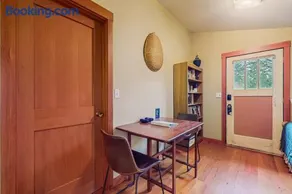 Island Artist Studio - Image 3