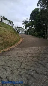 Casa com tres quartos e garagem - Image 1