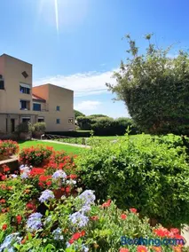 Holiday Homes Marina apartments - Image 1