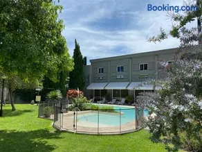 Hotel Garden - Image 1