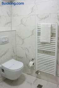 Seasons Hotel - Image 2