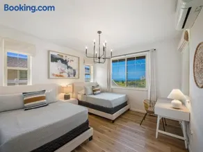 4 BDRM, Near beach, Free Prking, HotTub, Pool, Gym - Image 3