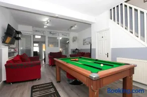 Luxury Hot Tub Entertainment Room Central Park - Image 4