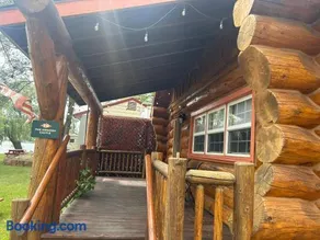 Ruby's Resort & RV Castle Log House - Image 2