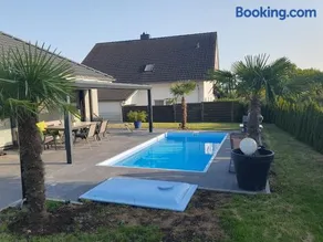 großzügige Unterkunft mit Terrasse - Image 3