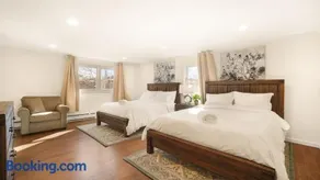 Upgraded Haven with Free Parking! Close to the Airport! - Image 5