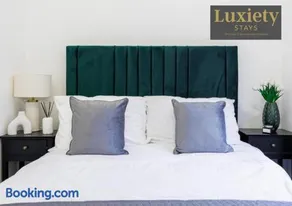 2 bed modern apartment by luxiety stays - Image 3