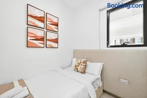 Golden Stays - Elegant 4BR Escape I Desert Light & Serene Views - Image 4