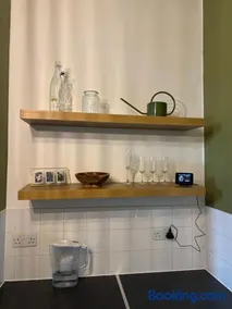 Bright, Spacious, Newly Renovated Apartment - Image 2