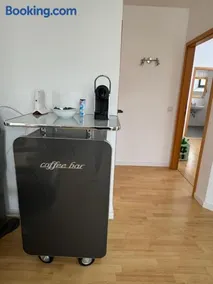 Moderne Wohnung mit Garten - Image 3