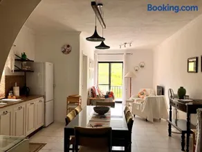 Cosy and Peaceful Seaside Vintage-Style Apartment - Image 2