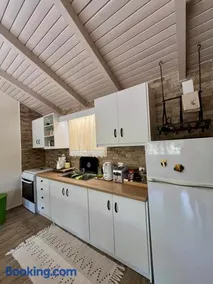 Glykoriza Cottage - Image 4