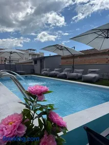 STREET 90 Luxury Apartment - Image 1