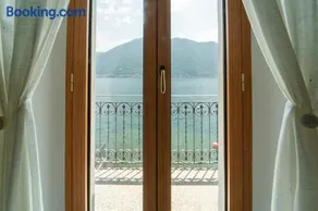 Lakefront Home with Private Beach Garage and AC - Image 1