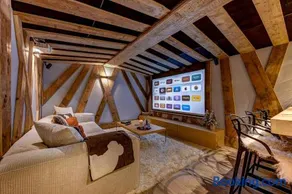 Chalet Red Fox - Image 4