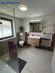 Top Apartment mit Parkplatz & viel Platz - Image 1