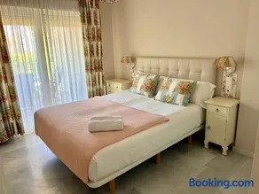 MI CAPRICHO, Beachfront,Ground Floor, Private Garden & Terrace - Image 4