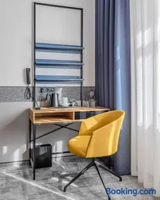 IQ Hotel - Image 4