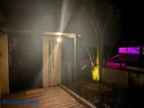 Luxury Lake Front Escape With Hot Tub - Image 5