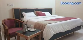 Maple Leaf Hotel - Image 1