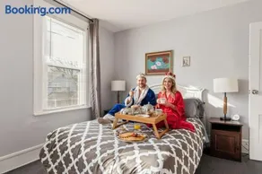 5 Bedroom House in Tremont, near downtown, and Ohio City Whole - Image 3