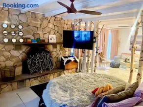 Guest Favorite Garuda Apartment 8 - Image 1