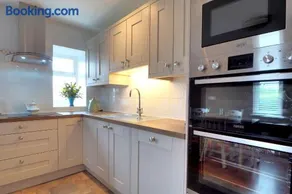 Hillcrest Luxury Apartment - Image 3
