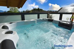 "Penthouse Suite" Private Wellness-Suite für zwei mit Whirlpool & Sauna - Image 1