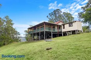 Large Luxury Farmhouse - 3 Bedroom Acreage Escape - The Wildernest - Image 1