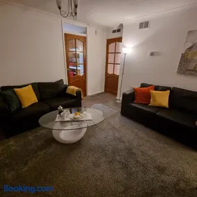 PREMIER - Whifflet Apartment - Image 3