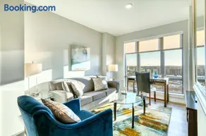 Gorgeous Apt Near Restaurants - Image 1