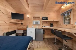 HARRISVILLE Love Shack - Image 2